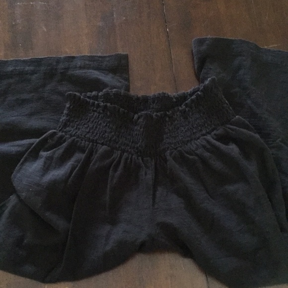 Old navy over swim suit capris - Picture 2 of 2